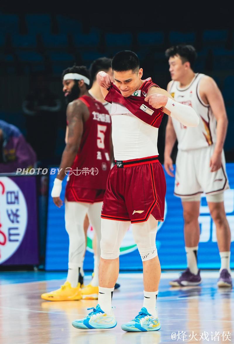 陈盈骏18+12首钢险胜广东 福建不敌天津