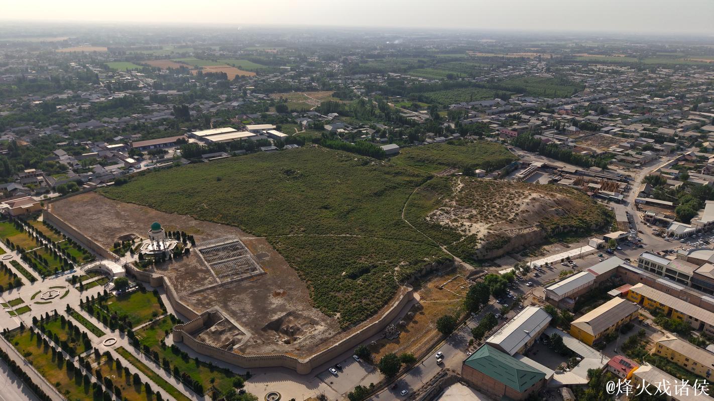 中乌考古人员发现库瓦古城早期城墙